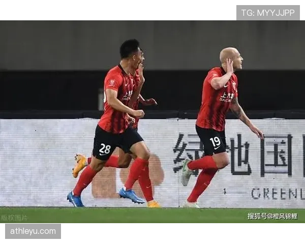 守门员犯规判罚要点：判点球与红牌的关键条件